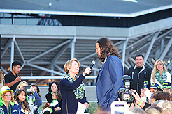 LADY 12 CELEBRITY FASHION SHOW